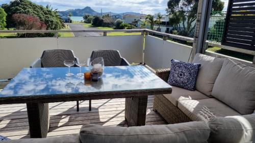 Cooks Beach Casa | The Black Shack - Cooks Beach Holiday Home
