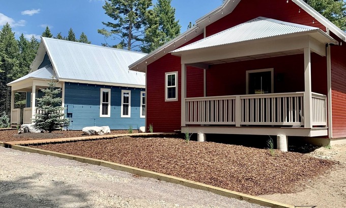 Lakeside Cabina | The Blacktail at Elk Ridge Village cabin 301E with views Flathead lake.