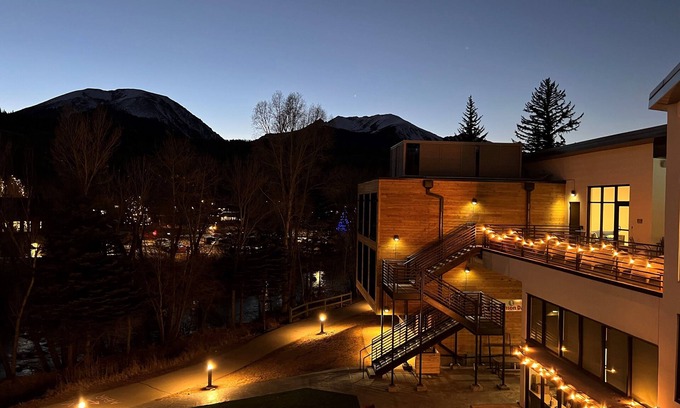 Silverthorne Hotel | The Block Hotel & Commons