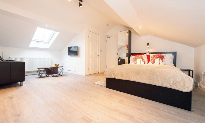 Liverpool Hotel | The Blossoms Liverpool City - Modern Studios and Apartments near Anfield