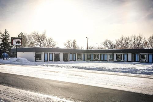 Douglas Hotel | The Blue Buffalo Motel
