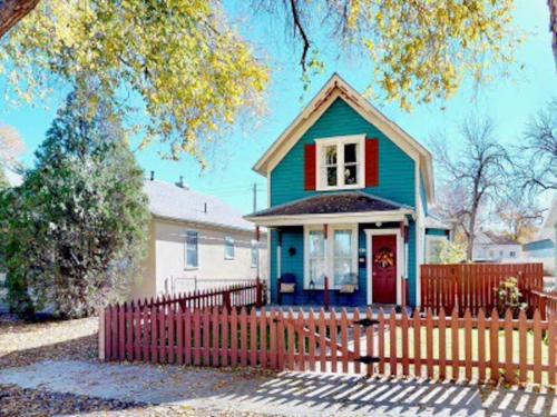 Montrose Casa | The Blue Bungalow