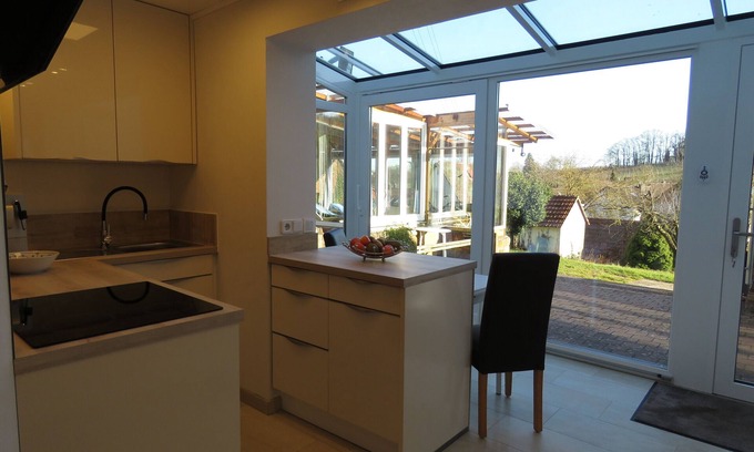 Pleisweiler Apartamento | The blue house vacation apartments, balcony, pool, garden, massages, hairdresser