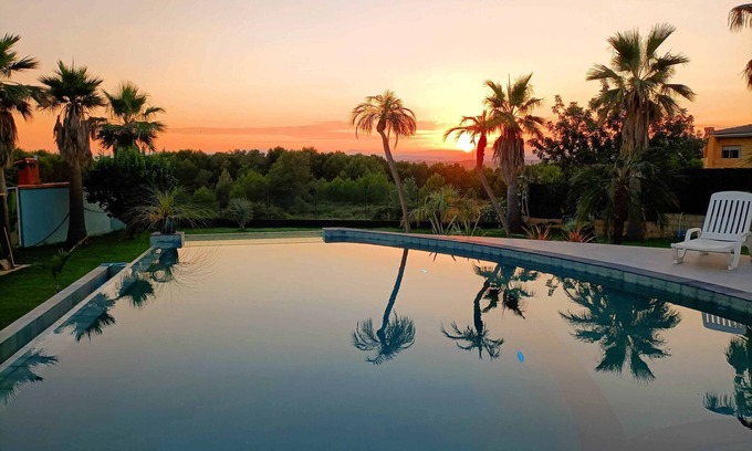 Turis Chalet De Esquí | The Blue Diamond villa-25min from Valencia