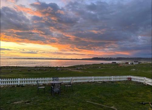 Ogmore-by-Sea Casa | The Blue Dolphin with Panoramic Sea Views