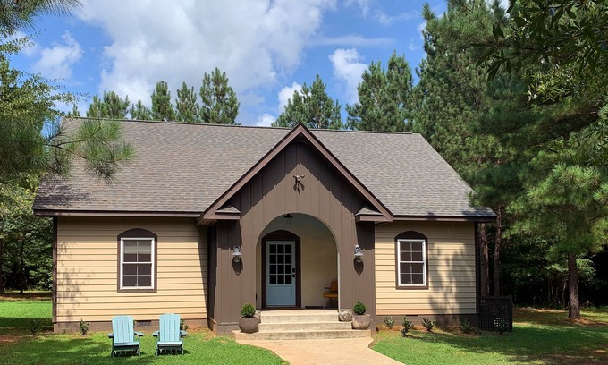 Columbus Casa | The Blue Door 10 min to TIEC 2BR 2BA House Private Modern Clean Quiet 7 acres