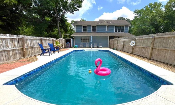 Milton Casa | The Blue Escape Pool House