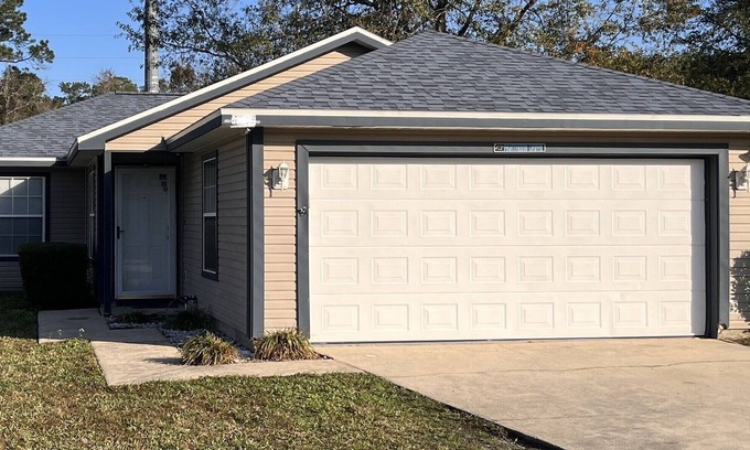 Northside Casa | The Blue House! Comfortable, cozy & a GREAT VALUE!