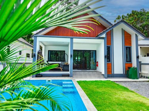 Na Thon Casa | The Blue House Lipa Noi