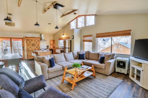 Glendale Casa | The Blue Jay at Zen Zion