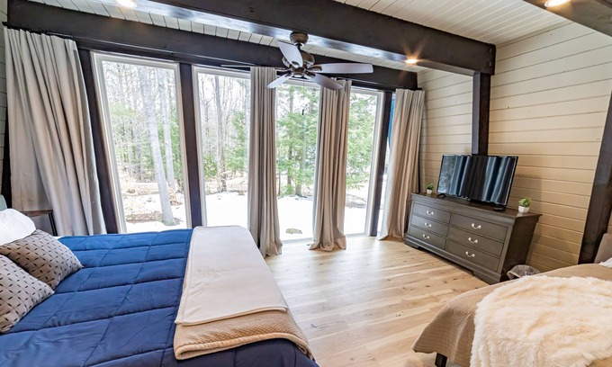 Barnstead Cabina | The Blue Lodge-NH Lake Retreat, Dog Friendly!
