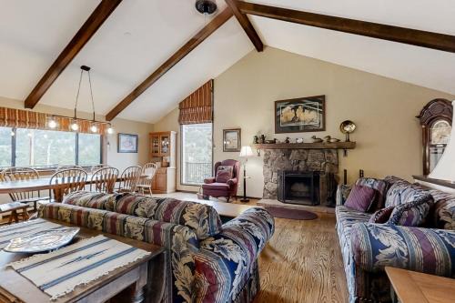 Carriage Hills Casa | The Blue Raven