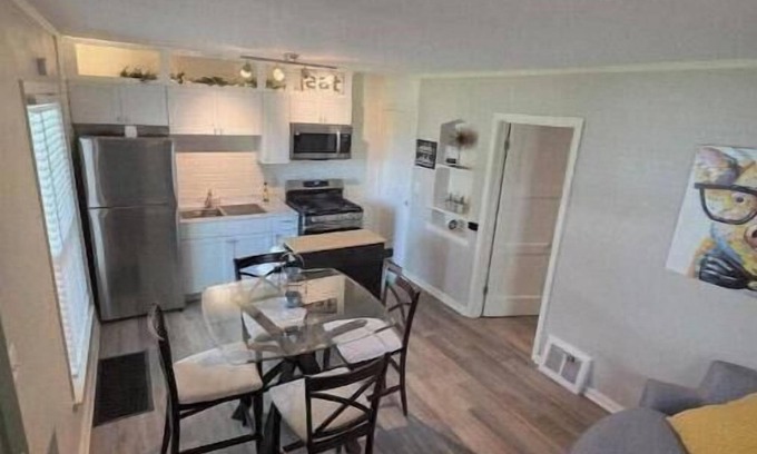 Des Moines Condominio | The Blue Ribbon Duplex
