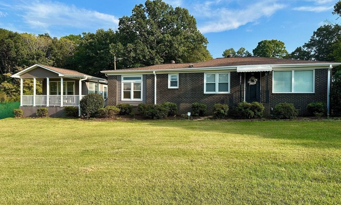 Tigerville Casa | The Blue Ridge Bungalow - 15 min from Greer