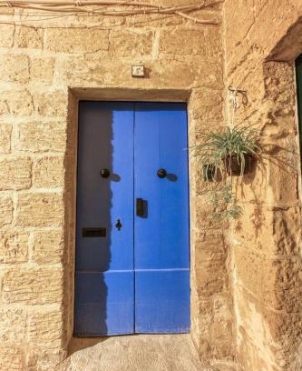 Ħal Bisbut Apartamento | The Blue Village Suites by 360 Estates
