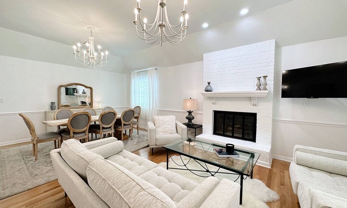 Robert Casa | The Bluehouse In Robert - An Elegant Country Getaway