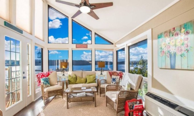 Osage Beach Casa | The Bluff House at Margaritaville Resort-180 Degrees of Lakefront & Hot tub