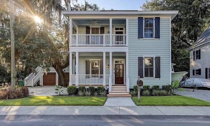 Olde Town Casa | The Bluffton Village Home-5BR Old Town Luxury, Includes Separate Carriage House!