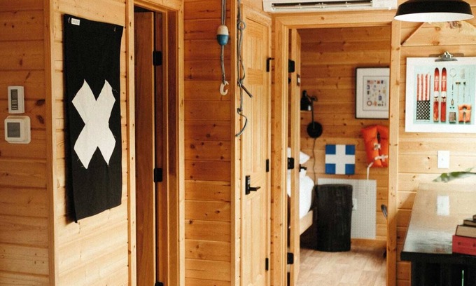 Lakeside Apartamento | The BOAT HAUS: A Montana Tiny Cabin Forest Retreat