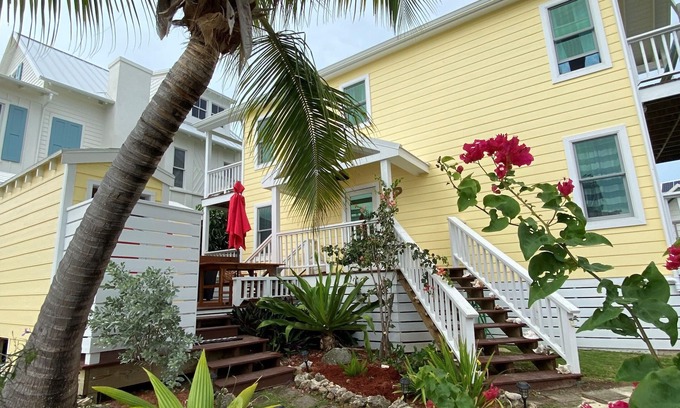 Hope Town Cabaña | The Boat House-a beautiful cottage in the Heart of Hope Town!