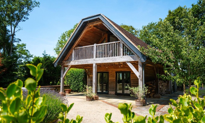 Itchenor Cabaña | The Boat House by inspirestays-com - a luxury cottage sleeping 2 guests in 1 bedroom