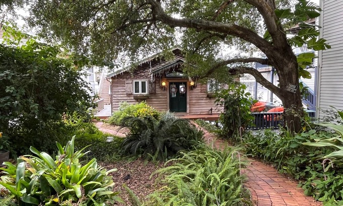 Mount Dora Cabina | The Boat House on Lake Dora - Waterfront & Downtown