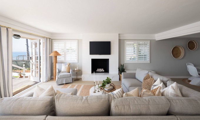 Sunset Cliffs Casa | The Boat House | Single Family Oceanfront | Hot Tub | Game Room | AC