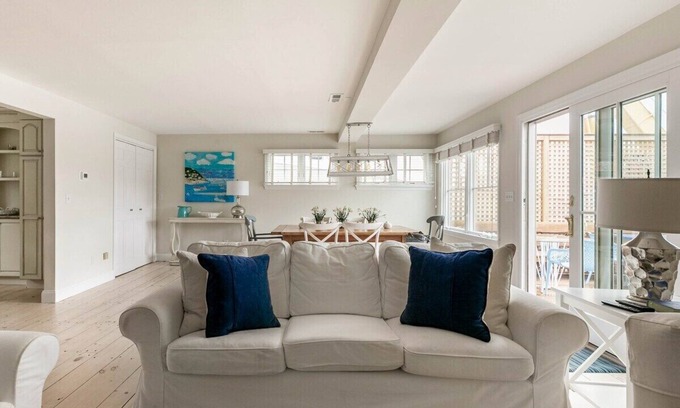 Rowayton Casa | The Boathouse on Five Mile River