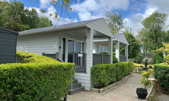 Enniskillen Cabina | The Boatyard Glamping Lodges-Fairline Lodge