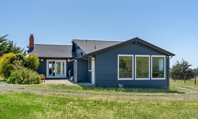 Salmon Creek Casa | The Bodega House-Enchanting Coastal Charmer!Beach & Pastures! WiFi/Yard Games