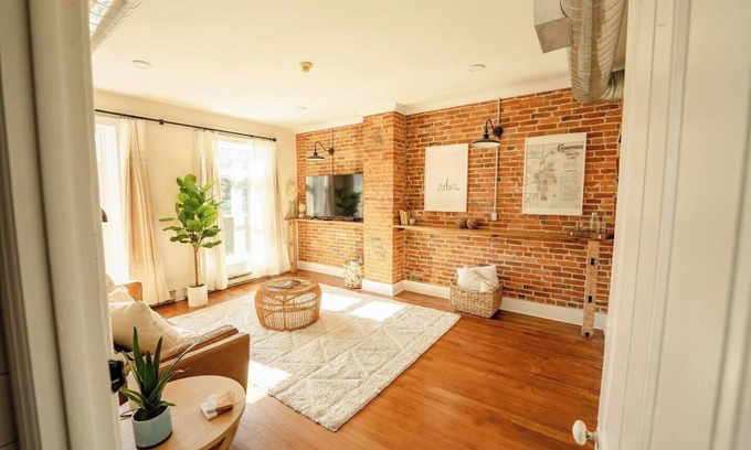 Chambersburg Apartamento | The Boho Penthouse on Main