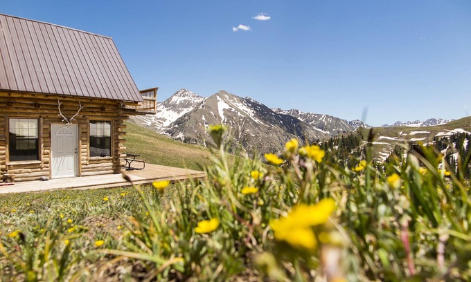 Silverton Cabina | La cabaña Bonnie Belle, una cabaña rústica moderna y alta