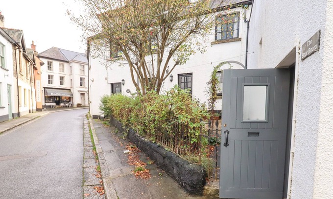 Chagford Cabaña | THE BOOT ROOM, pet friendly, character holiday cottage in Chagford