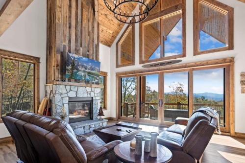 Elk Park Casa | The Boozy Bear Lodge