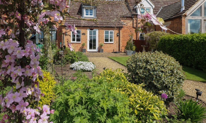 Orston Casa | THE BORROWERS AT THE WAGON HOVEL, romantic in Newark-On-Trent