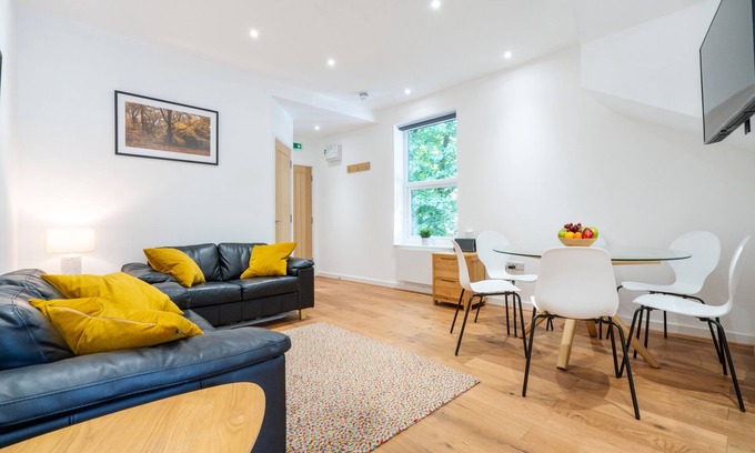 Sheffield Cabaña | THE BOTANICAL FLAT 1, pet friendly in Sharrow