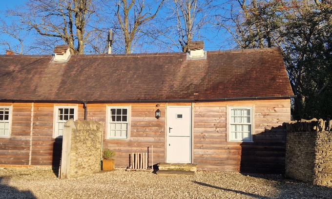 Kemble Casa | The Bothy. A spacious luxury retreat, renovated with rustic charm & modern style