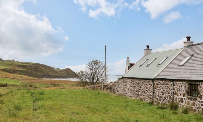 Staffin Cabaña | THE BOTHY, pet friendly, character holiday cottage in Staffin