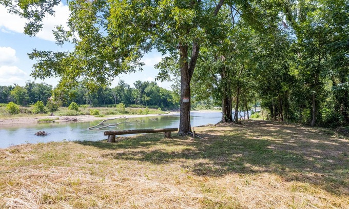 Tahlequah Casa | Riverfront Property On 5 Acres