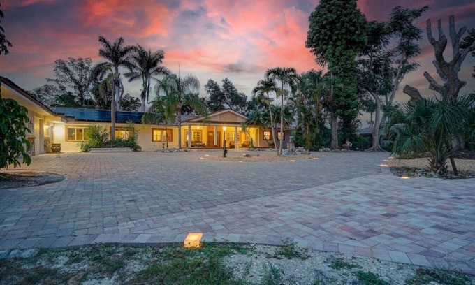 North Fort Myers Casa | The Bridge Escape Fort Myers