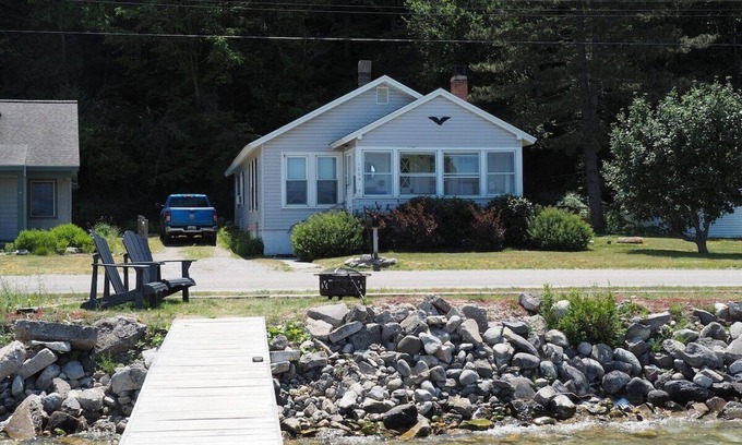 Frankfort Cabaña | The Bright and Breezy - Lakefront with Spa!