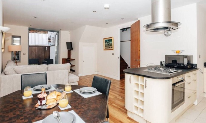 Crouch End Casa | The Broadway, Crouch End