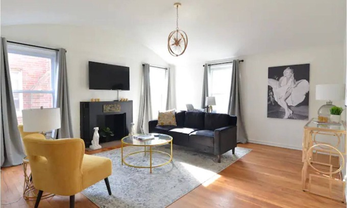 Grandview Heights Apartamento | The Broadway Hot Tub Patio King Bed Fast WiFi Near OSU, Victorian Village