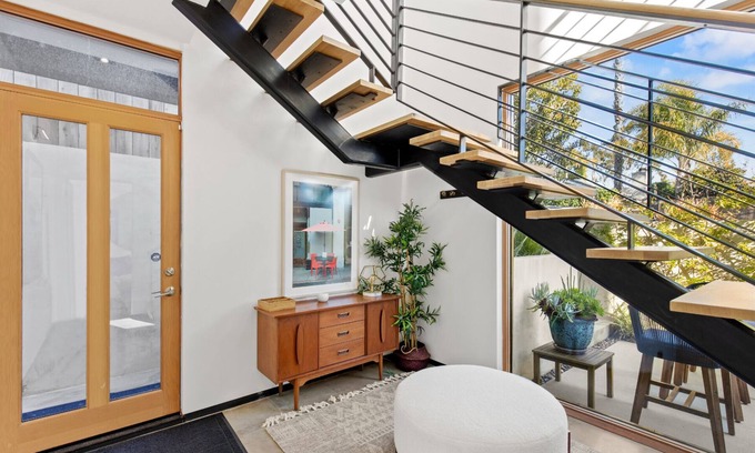 Venice Villa | The Broadway - Loft Style Living in the Heart of Venice