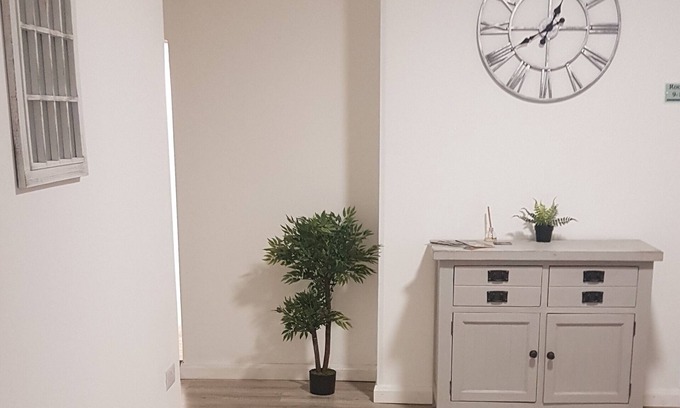 Leicester Casa | The Broadway Rooms with parking and restaurant, close to National Space Centre