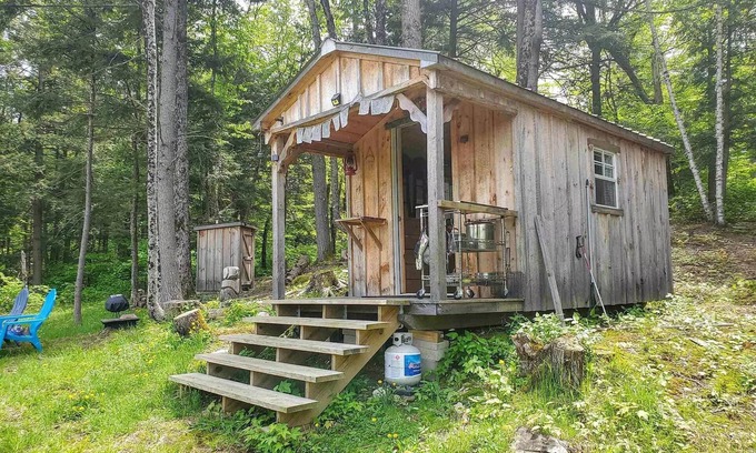 East Dover Casa | The Brookside Lodge & Cottage