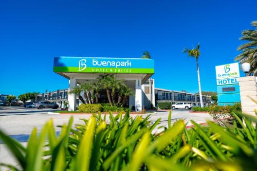 Northwest Anaheim Hotel | The Buena Park Hotel & Suites