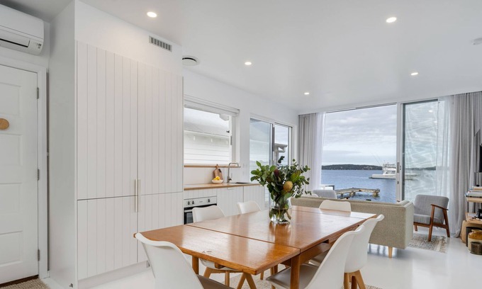 Coal Point Casa | The Bungalow - Absolute Waterfront