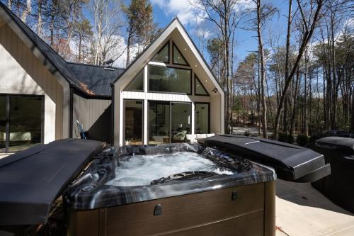 Balsam Grove Casa | The Bungalow at Valley Bear Farms Resort