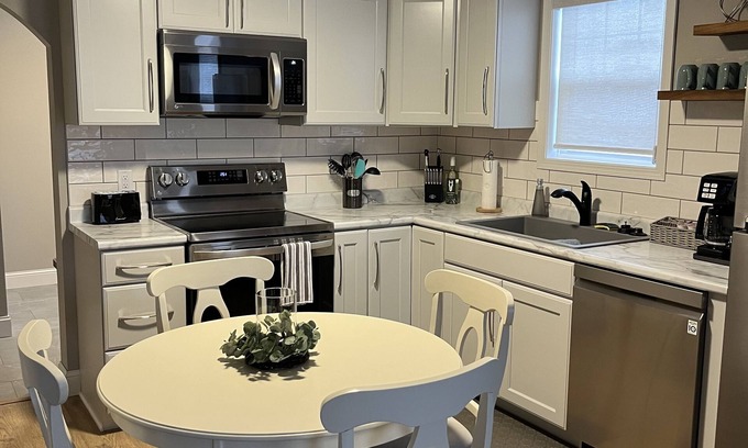 Eau Claire Casa | The Bungalow on State